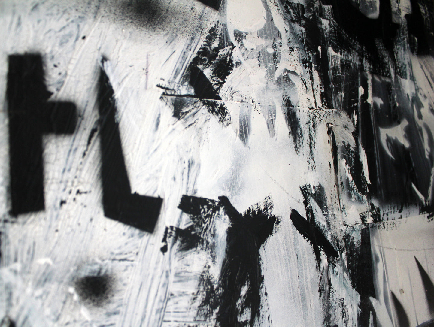 Black and White : 43" x 58" - 110 x 148 cm